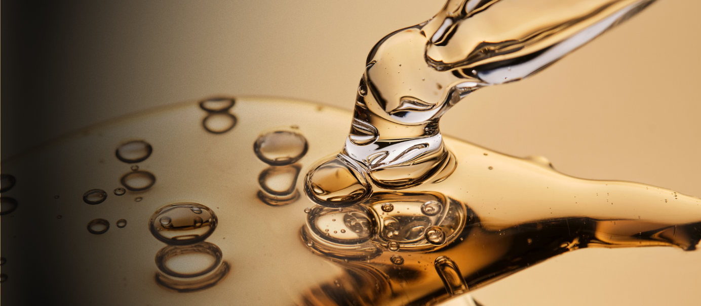Liquid supplement with golden oil droplets